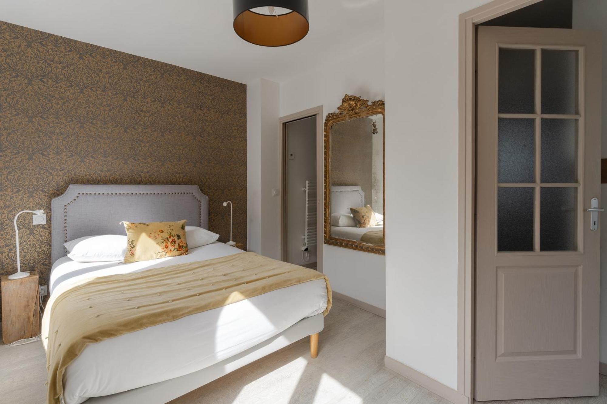 Studio Et Appartements Sainte Catherine Онфлёр Экстерьер фото