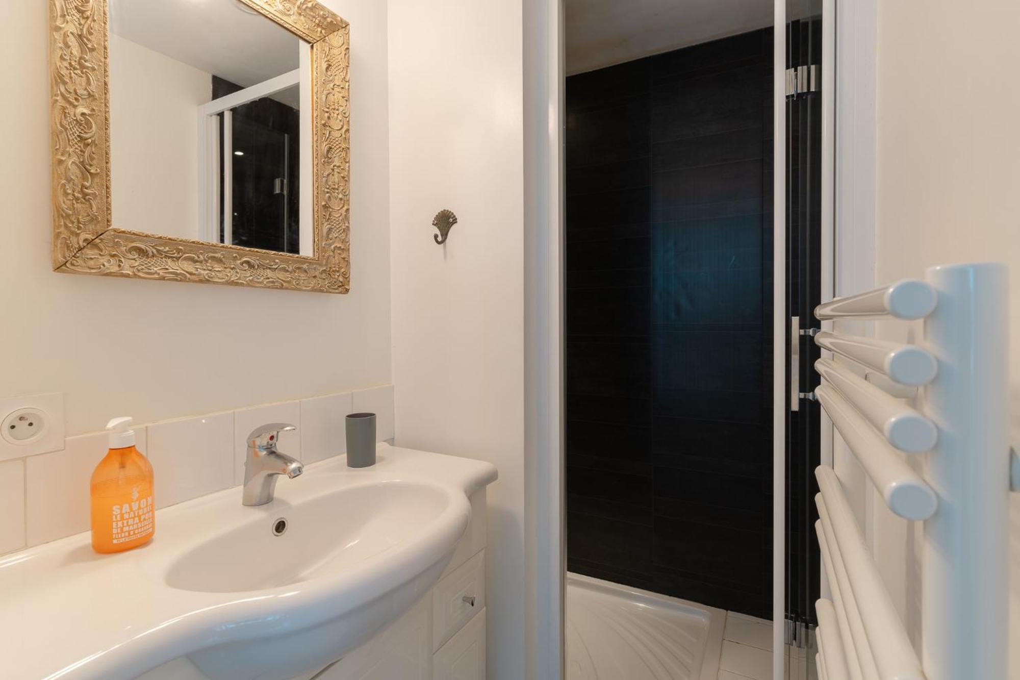 Studio Et Appartements Sainte Catherine Онфлёр Экстерьер фото