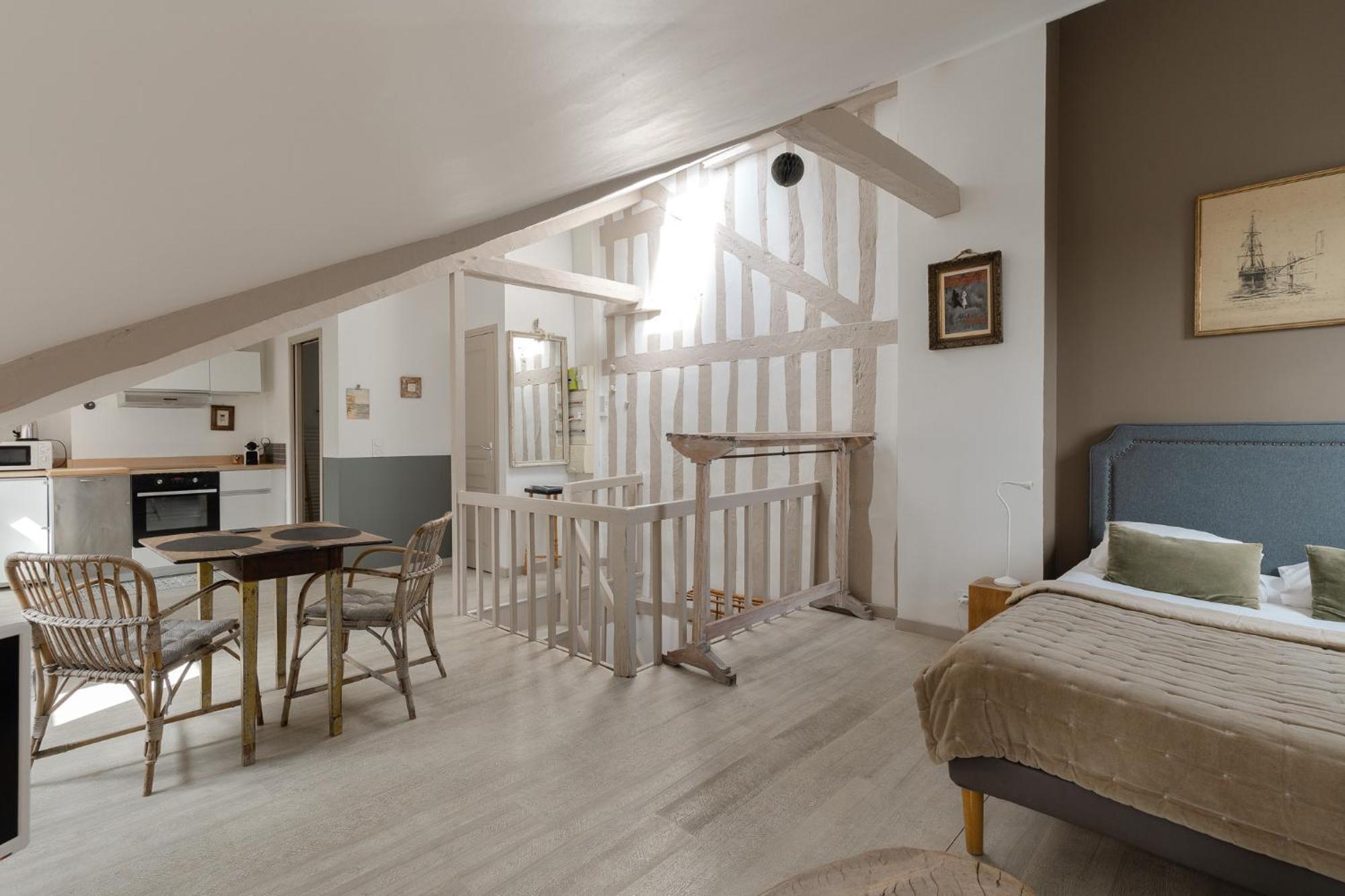 Studio Et Appartements Sainte Catherine Онфлёр Экстерьер фото